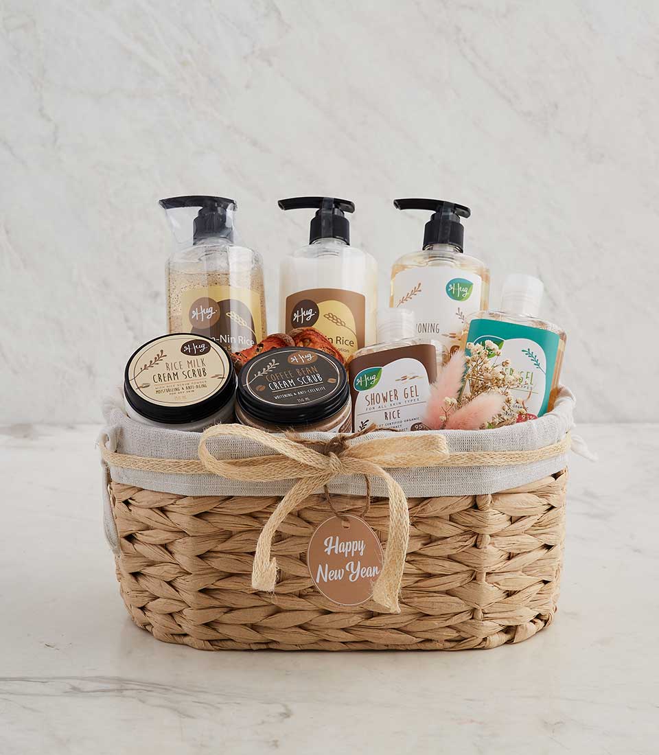 Illuminate your senses with our Glowing Radiance Spa Basket, filled with rejuvenating spa treats for a radiant glow.