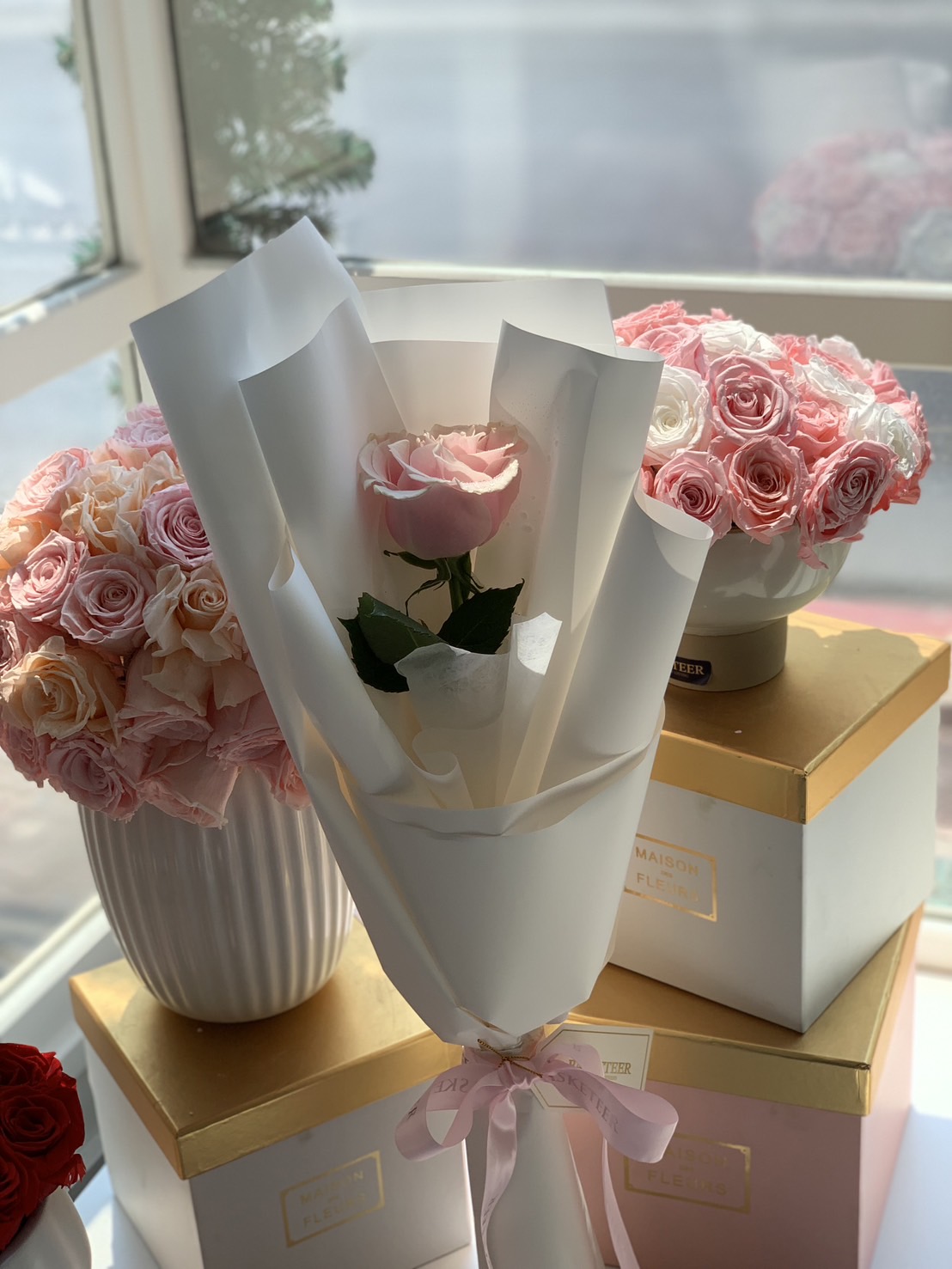 A single pink rose bouquet wrapped in elegant white paper with a pastel pink ribbon, perfect for romantic surprises, proposals, or a heartfelt gift.