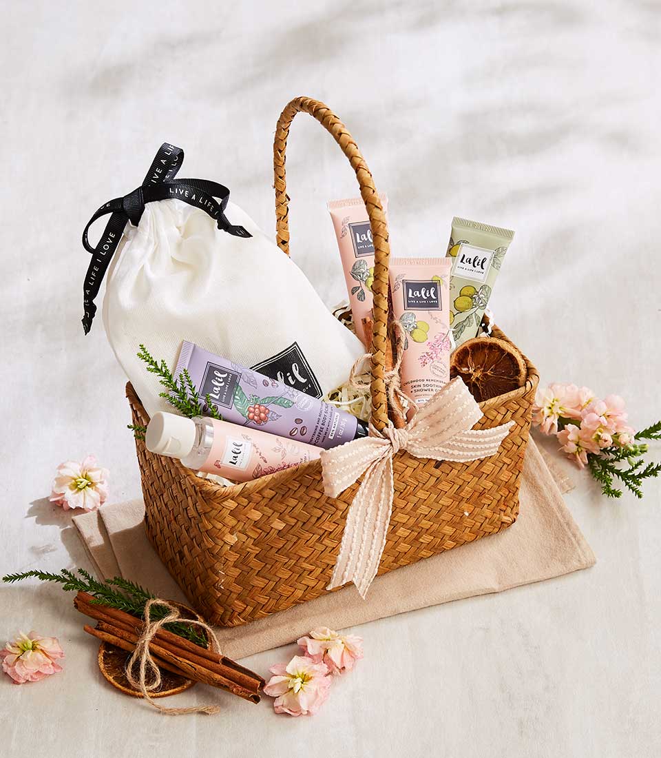 Discover our Rejuvenation Spa Basket, an ideal gift for her or any special occasion. Treat your loved ones to a rejuvenating spa experience!