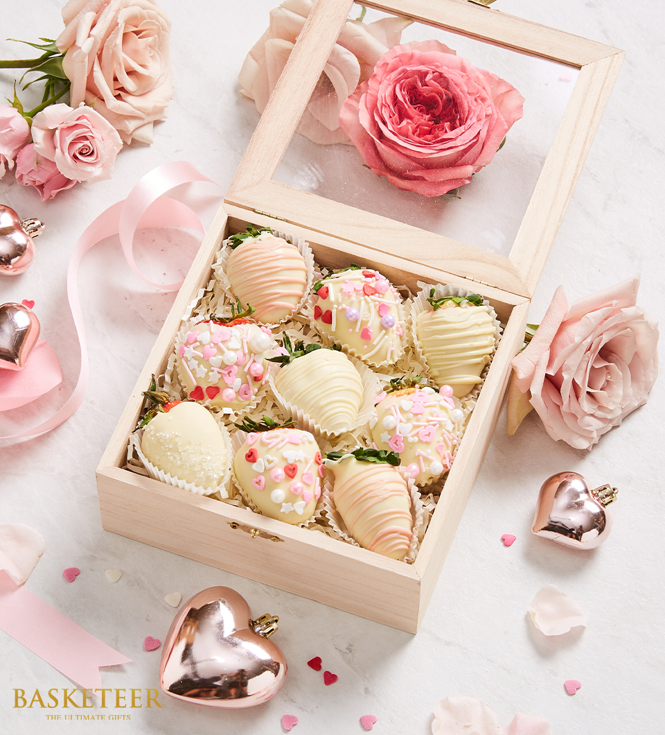 Valentine's Day Gift In Chocolate covered Strawberry Set In The Wood Box.