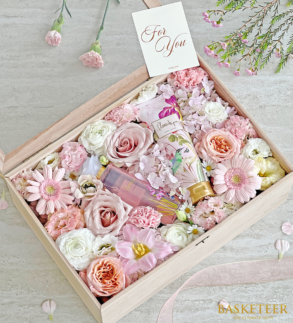 Sweet Pink Flowers and Spa Gift Box