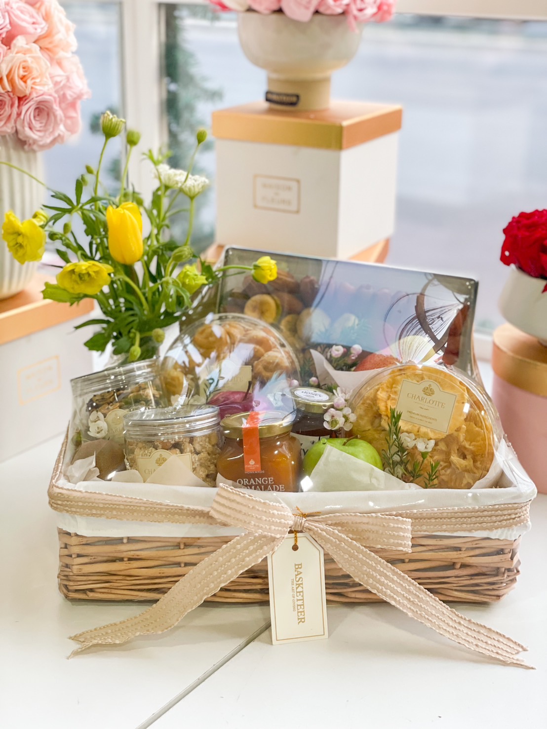 A beautifully curated healthy gourmet gift basket with dried fruits, organic honey, granola, and fresh produce, elegantly wrapped with a premium ribbon.