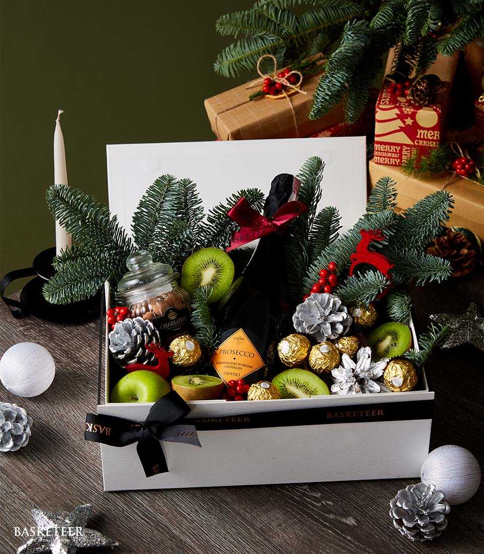 Christmas Cellar with Fresh Fruits Gift Box