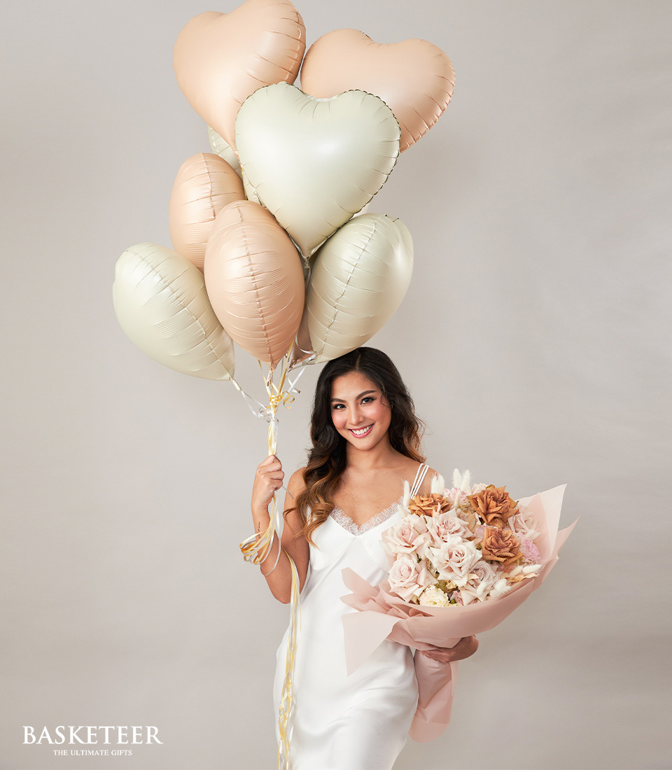 Cream Heart Balloons and Roses Bouquet Gift Set