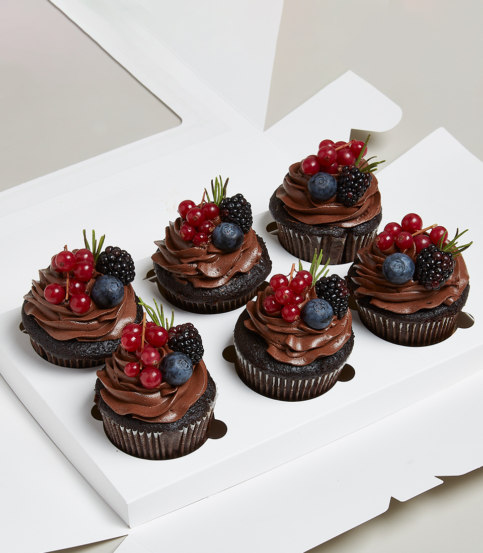 Double Chocolate cupcake with some fruit to boot. It kind of makes it healthy, right? Classic chocolate flavoured cupcake with chocolate topping and yummy fresh fruits on top.Fruity Double Choc’d Cupcakes Delivered express within 2 hours in Bangkok