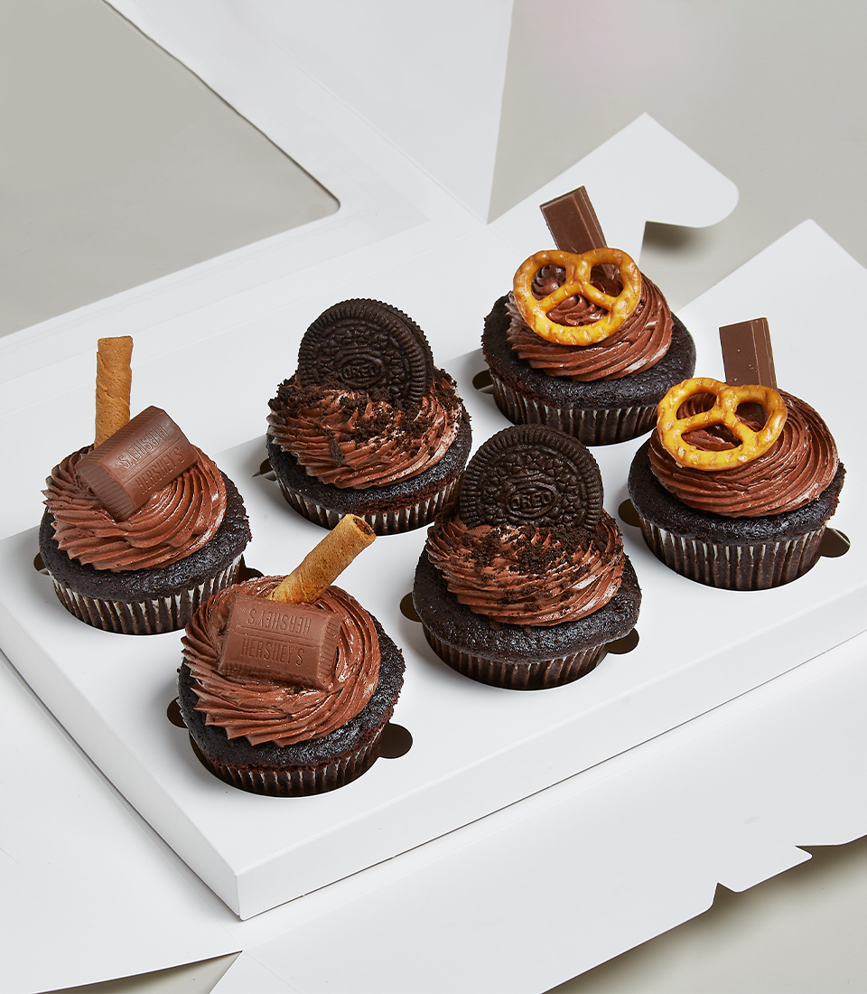 Toppimg chocolate cupcake cake with chocolate sticks, Ferrero bread and Kinder Bruno chocolate. Mix & Match Chocolate Cupcakes