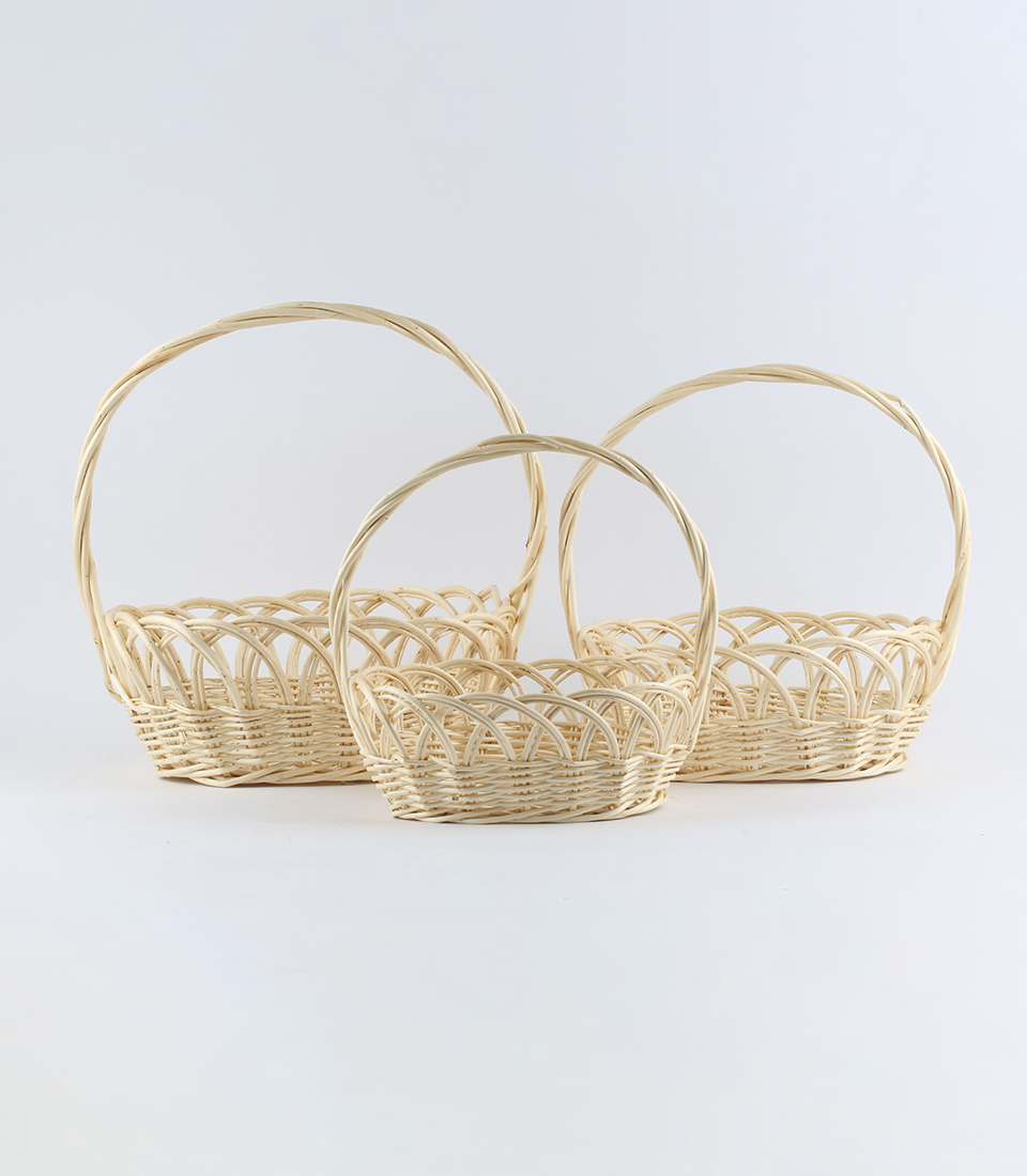 Discover our collection of natural round wicker baskets with handles. These empty baskets offer functional and stylish storage solutions for your home organization needs.