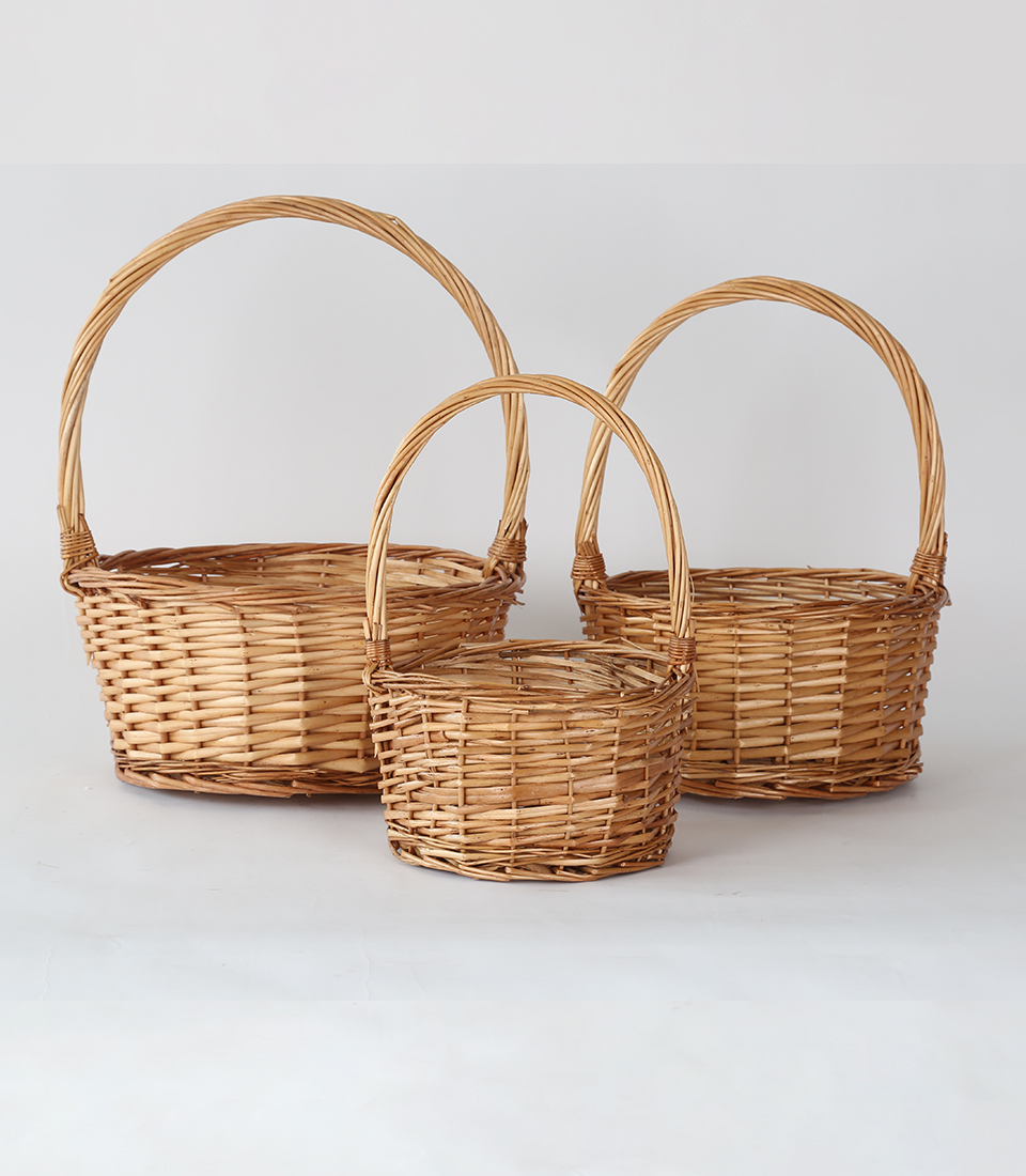 Discover our wicker hamper with a convenient handle, perfect for storing blankets, laundry, toys, and more. Elevate your organization with this stylish and functional empty basket.
