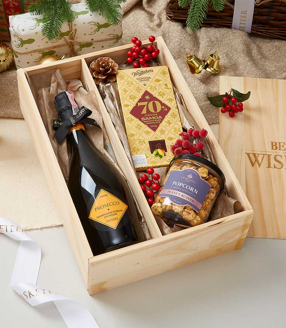 7 Casine Prosecco Extra Dry Wine and Chocolate In Wooden Box