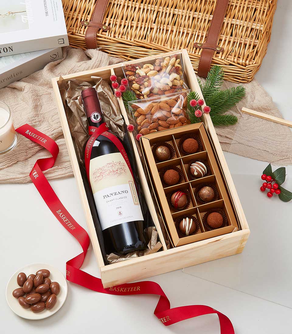 Gran Selezione Chanti Classico Docg - Panzano 2018 Wine With Chocolate and Nuts In Wooden Box
