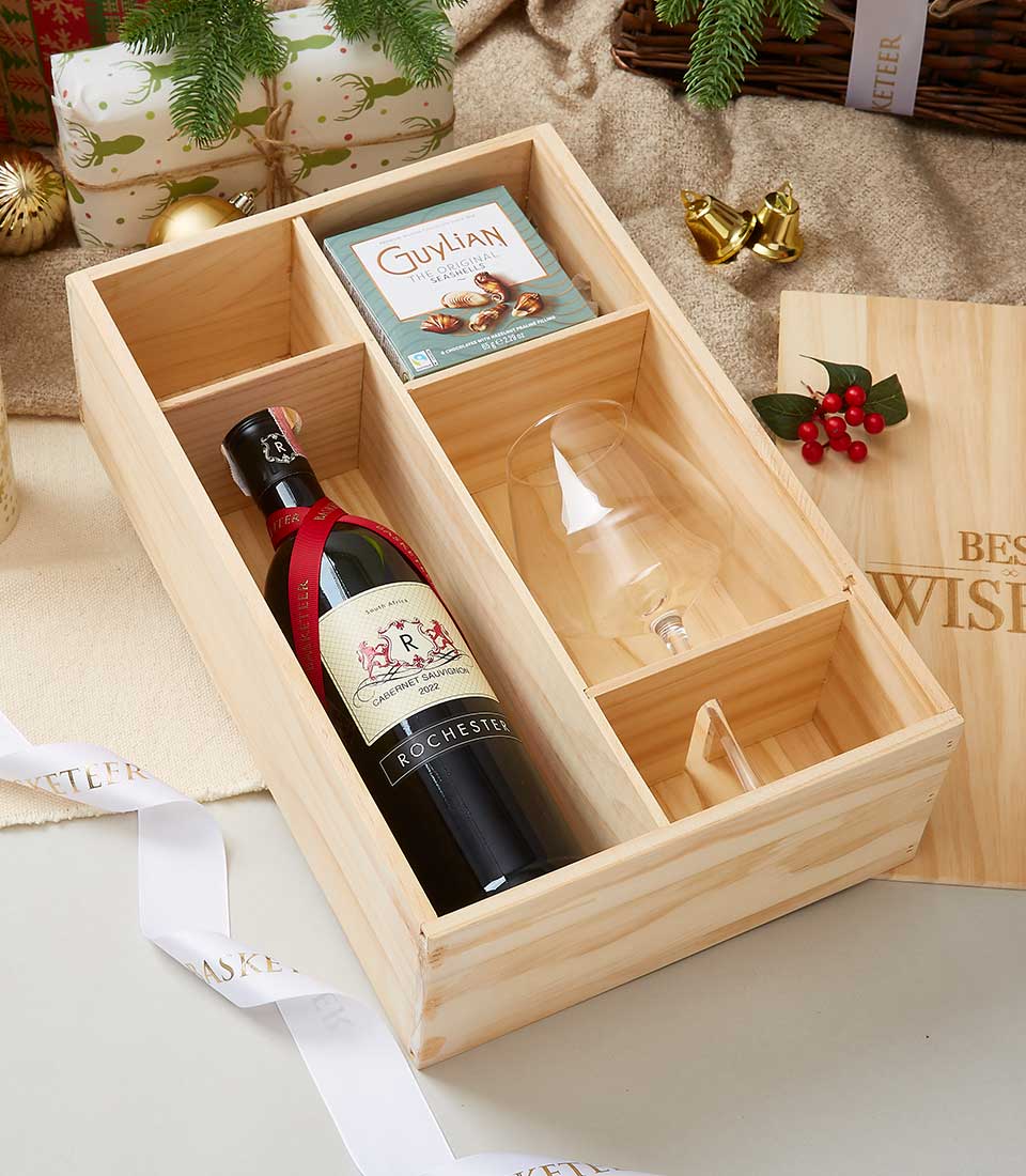 Rochester Shiraz 2022 Wine With Glass & Chocolate In Wooden Box