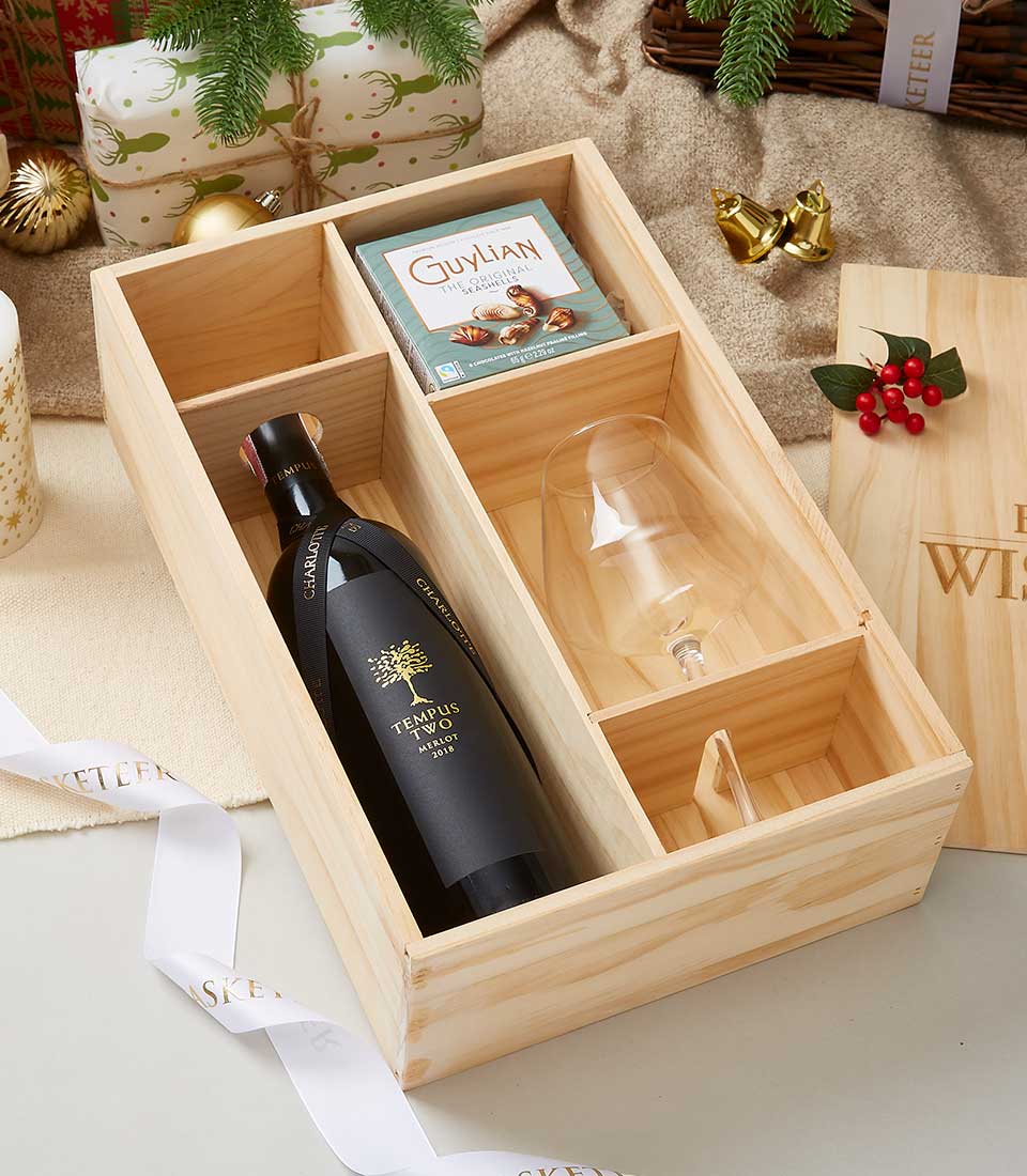 Tempus Two merlot - Merlot 2018 Wine With Glass & Chocolate In Wooden Box