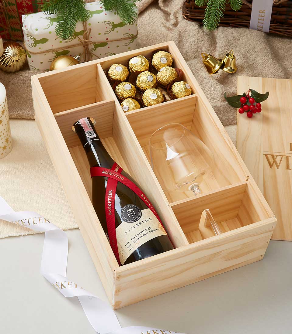 ITALASIA PEPPERJACK Chardonnay Adelaide Hills Wine With Glass & Chocolate In Wooden Box