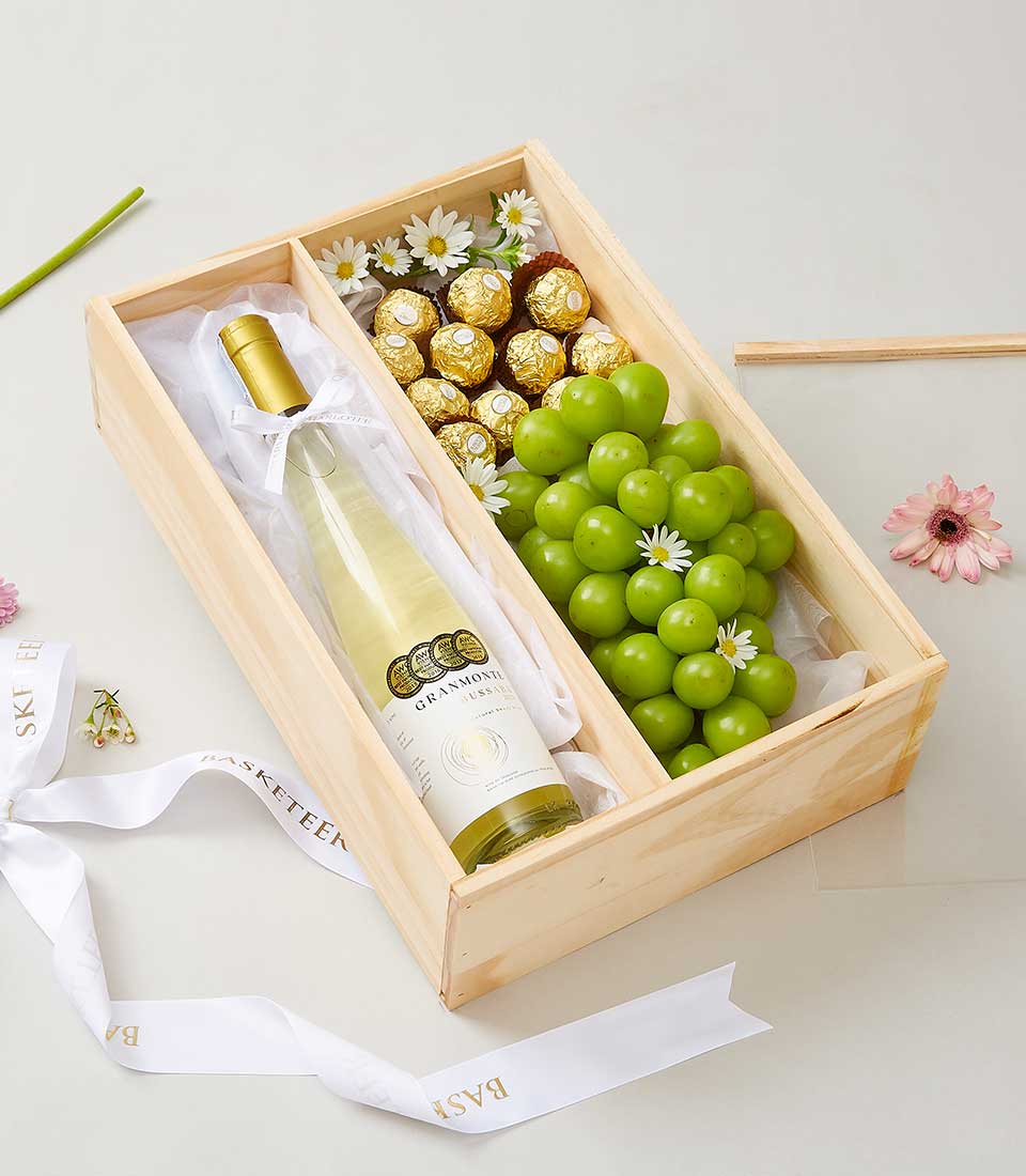 Bussaba Natural Sweet Wine with Grape Shine Muscat and Ferrero Rocher In Wood Box