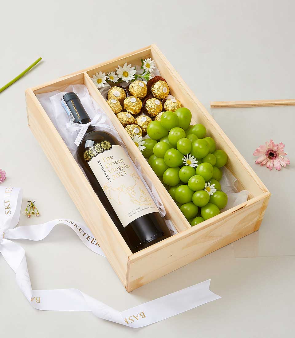 Delights Wine, Fruit and Ferrero Rocher in an Exquisite Box