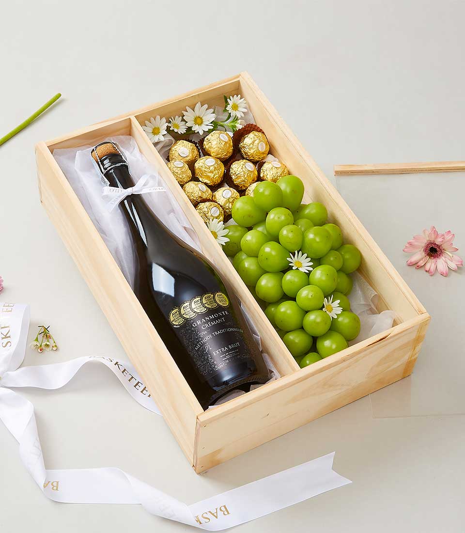 Crémant Méthode Traditionelle Extra Brut NV Wine with Grape Shine Muscat and Ferrero Rocher In Wood Box