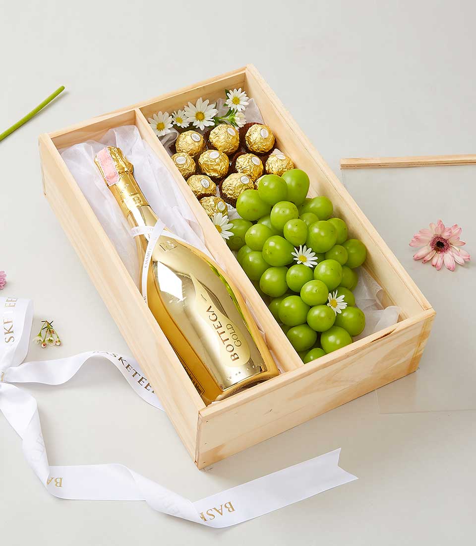 Bottega Prosecco Gold Brut Wine with Grape Shine Muscat and Ferrero Rocher In Wood Box