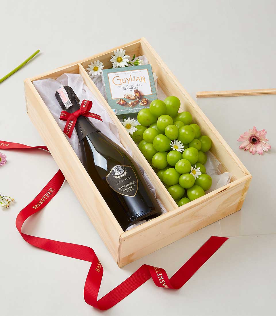 Le Madie Valdobbiadene Prosecco Superiore Docg Wine with Grape Shine Muscat and Ferrero Rocher In Wood Box