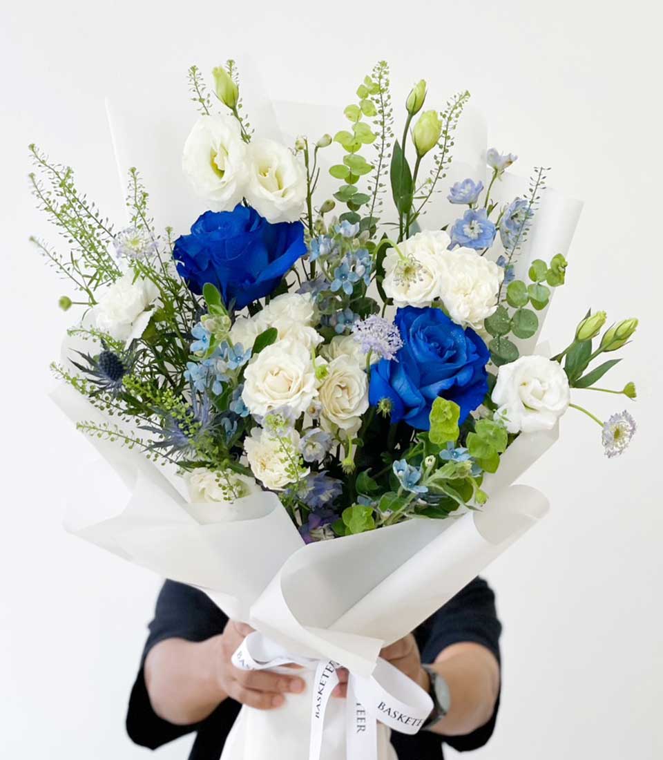 Dreamy Blue Roses Radiance Bouquet