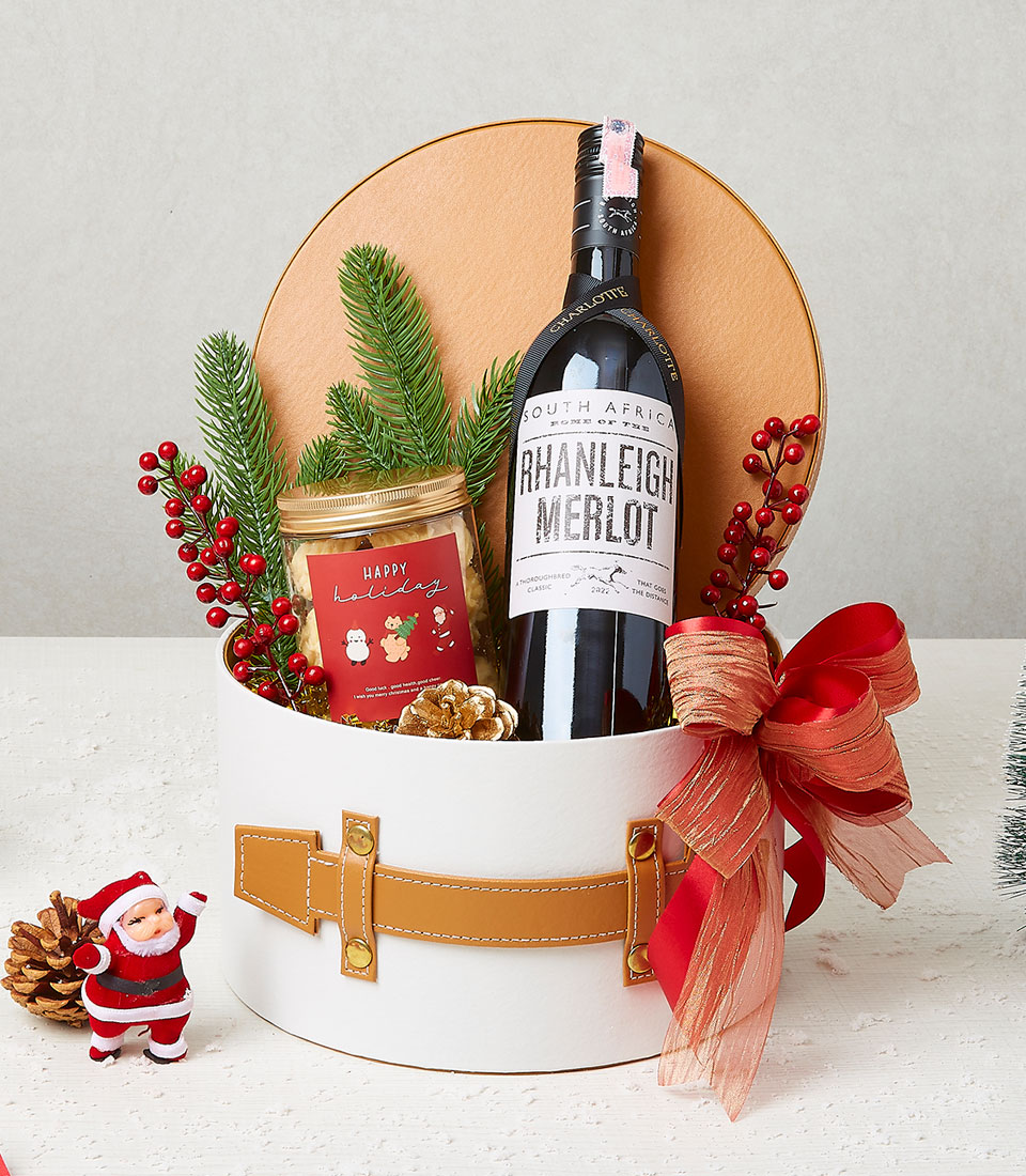 Red Wine in the gift basket with caramel popcorn.