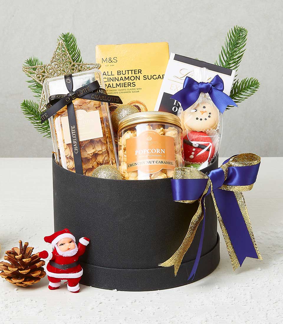 Christmas Delicious Sweets and Snacks Gift Box