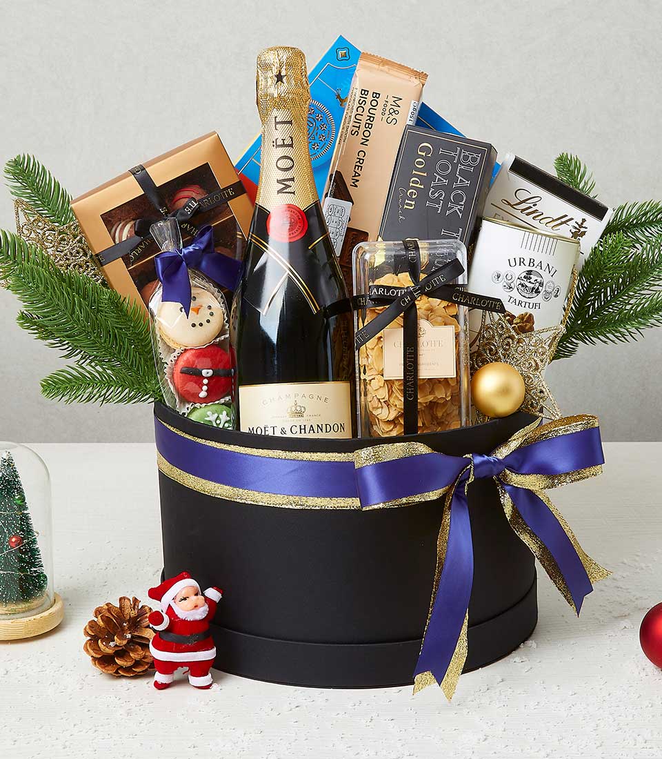 Christmas Delicious Wine With Sweets and Snacks Gift Box