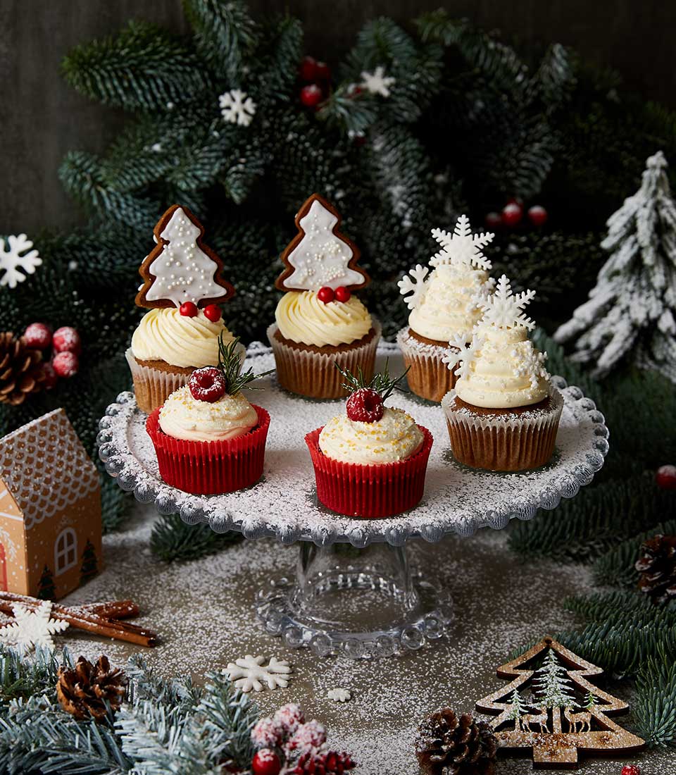 Merry Cream-Filled Christmas Cupcakes