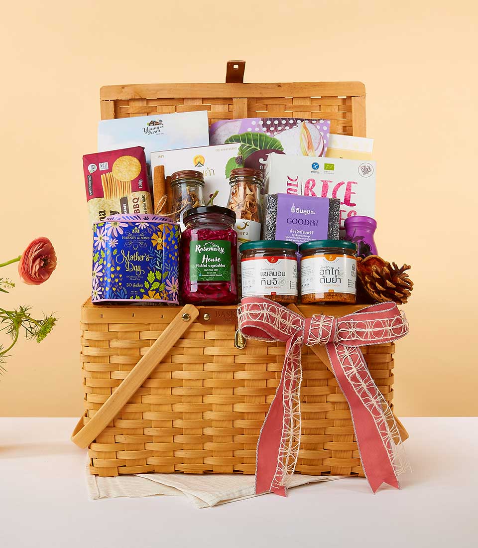 Healthy Food & Beverage Gift Basket
