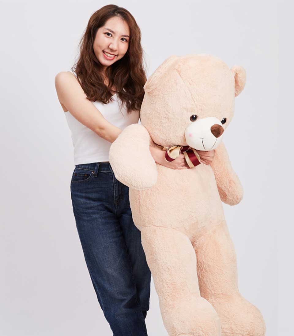 Discover our adorable Light Brown Teddy Bear Gift, the perfect cuddly companion for any occasion. Made with soft, high-quality materials, this teddy bear is sure to bring warmth and joy to your loved ones.
