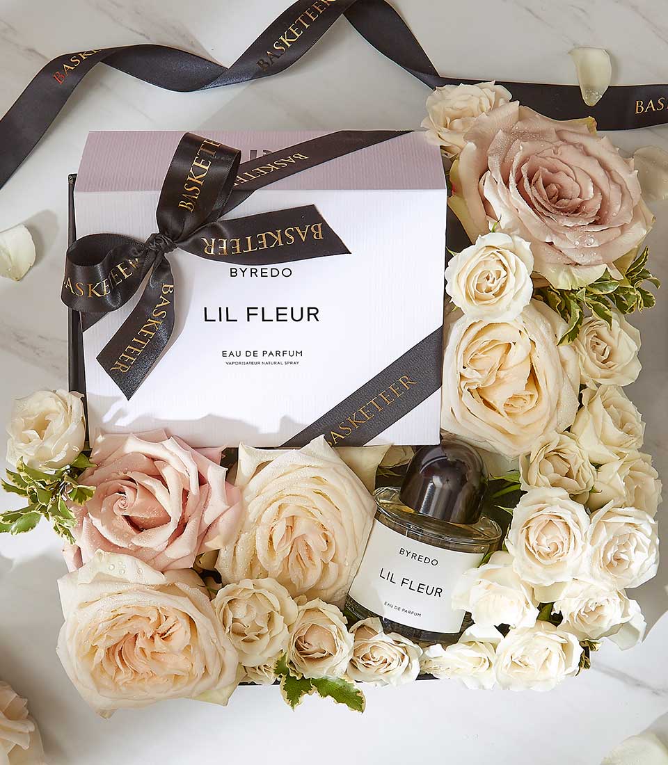 Experience the enchanting scent of Byredo Lil Fleur with our exquisite perfume gift set. Delicately floral and effortlessly chic, this fragrance captures the essence of modern femininity. Treat yourself or someone special to this luxurious gift of indulgence.