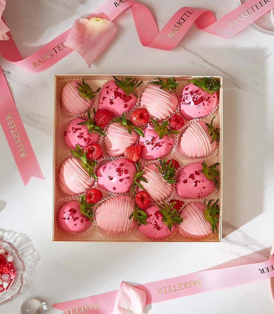 Valentine's Day Gift In Pink Chocolate covered Strawberry Set In The White Box.