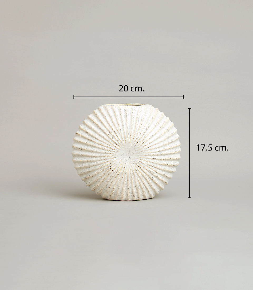 Fan-shaped white ceramic vase with ribbed texture and dimensions 20 cm. x 17.5 cm.