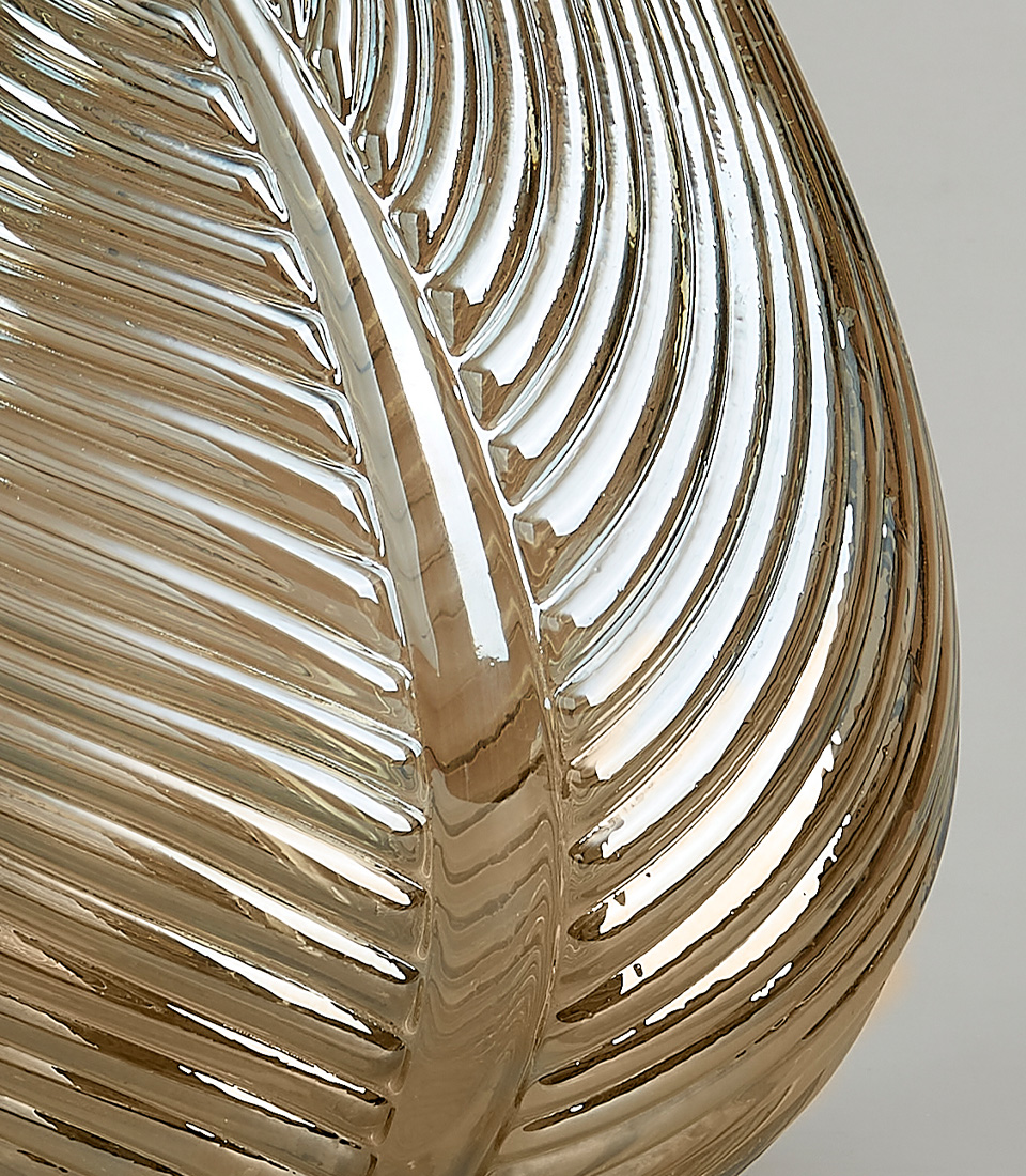 Silver Leaf Patterned Glass Vase – Luxurious Decorative Accent