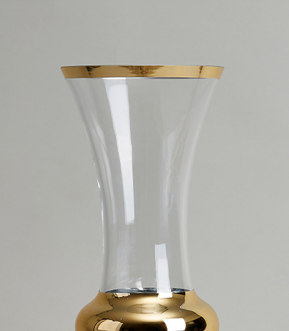 Close-Up of Elegant Gold Trim Glass Vase with Reflective Finish