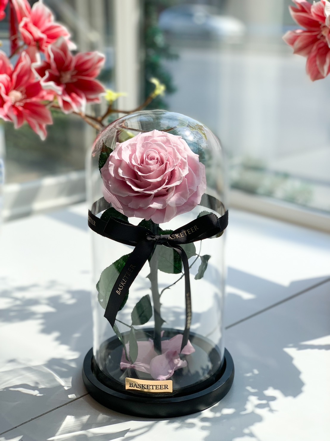 Preserved lavender rose in a glass dome with a black base, a symbol of eternal grace and elegance.