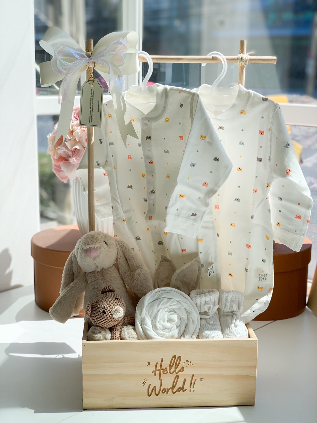 ***Due to the fact that some stock or products may be out of stock, we might replace items with similar value without prior notice.