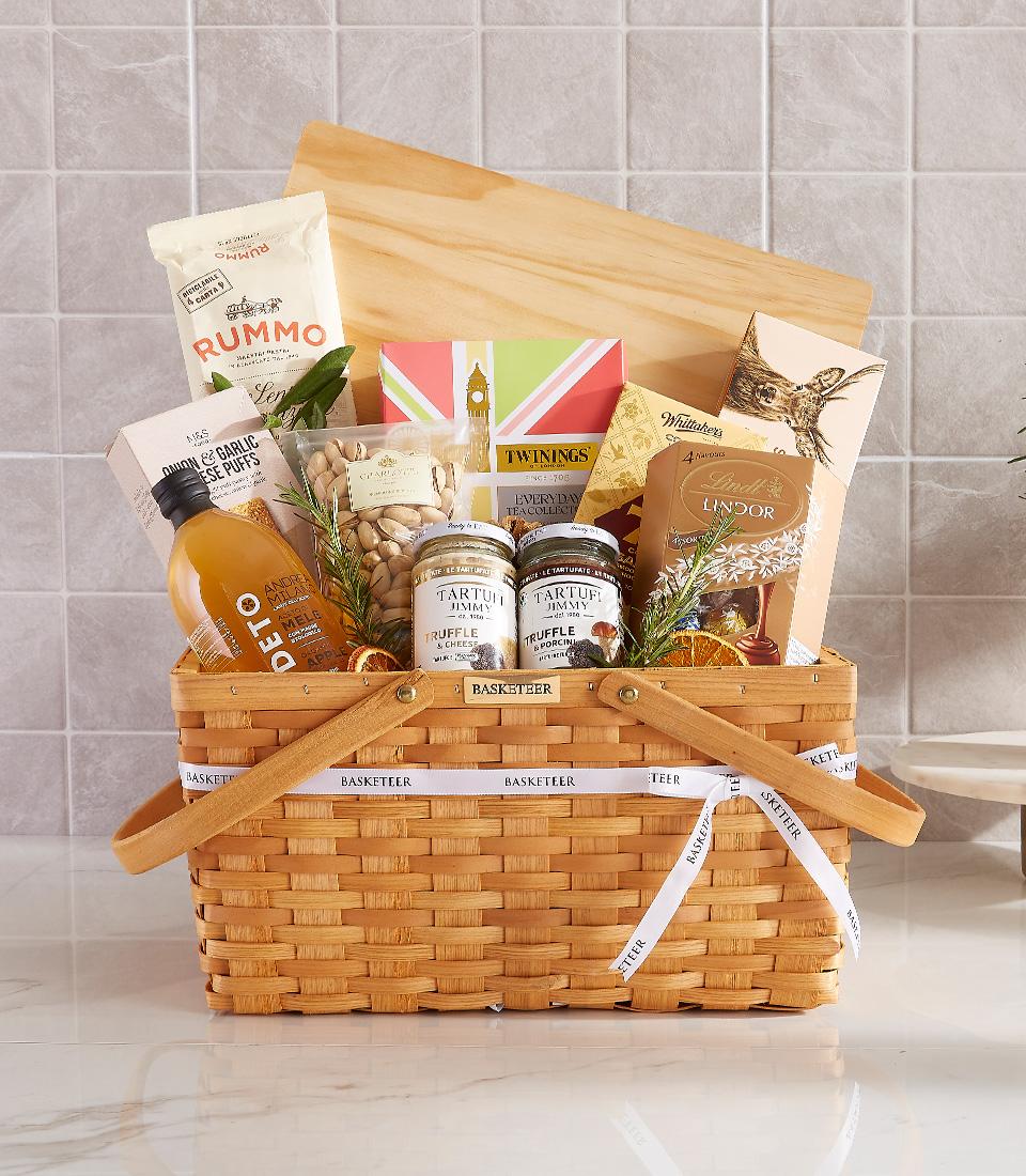 คอลเลกชันขนมรสเลิศในตะกร้าปิกนิก