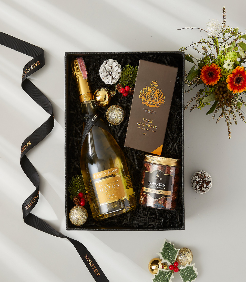 This gift box is the perfect gift for wine lovers who appreciate fine wine and delicious treats.