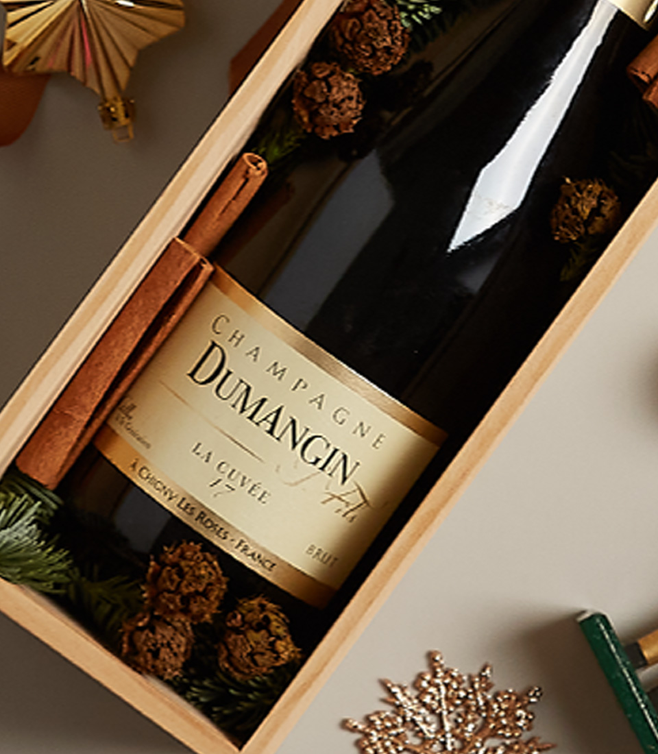 Golden Holiday Celebration Gift Box – Perfect for Festive Occasions