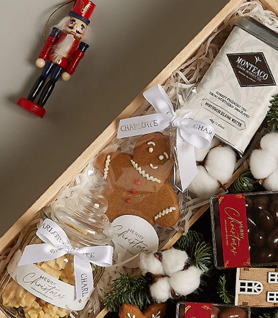 Cozy Christmas Delight Gift Box
