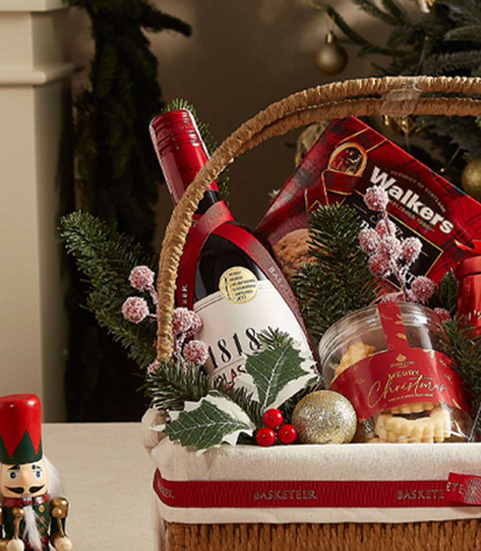 Holiday Delight Gift Basket – Festive Christmas Surprise