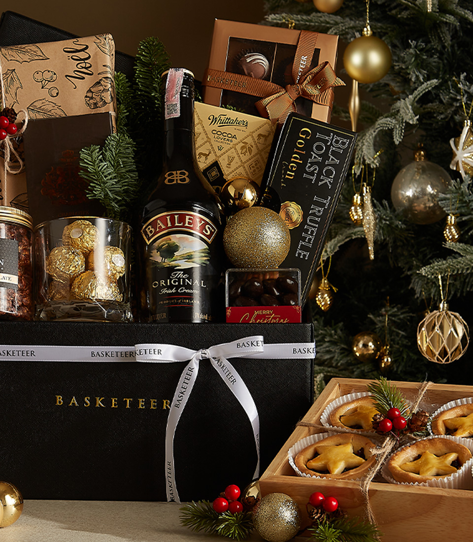 Luxurious Black Box Christmas Hamper – Premium Holiday Treats