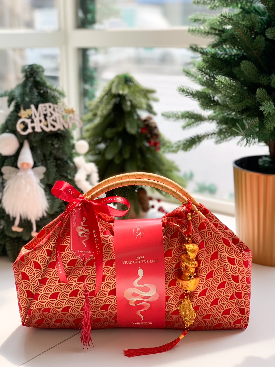 Chinese New Year Prosperity Orange Gift Set with premium oranges and festive red decorations.