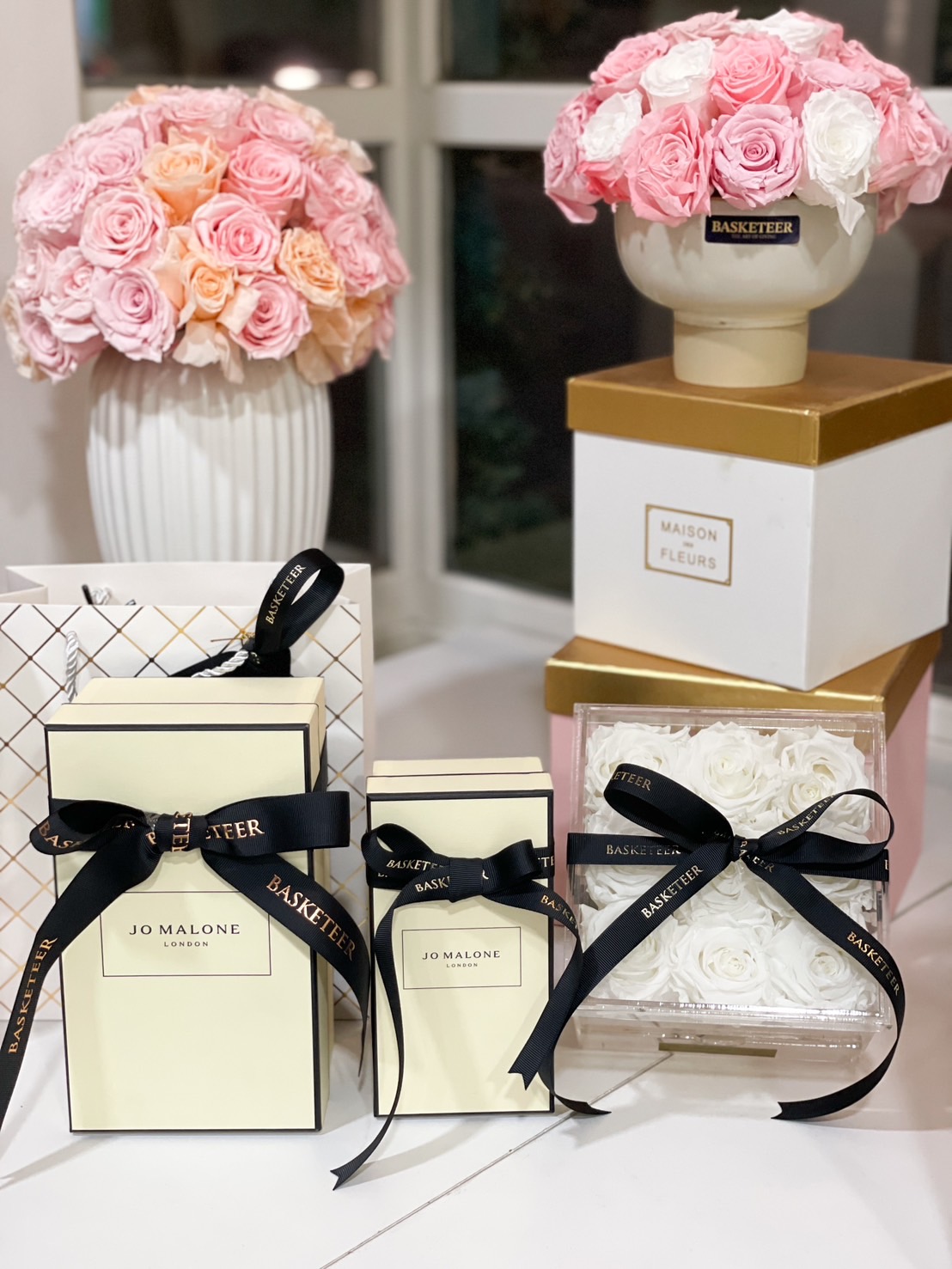 A Jo Malone London gift set beautifully presented with preserved white roses in an elegant acrylic box labeled “Everlasting Love”.