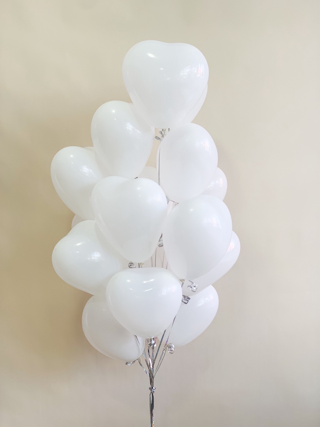 A bouquet of white heart-shaped helium balloons, perfect for weddings, proposals, anniversaries, or minimalist celebrations.
