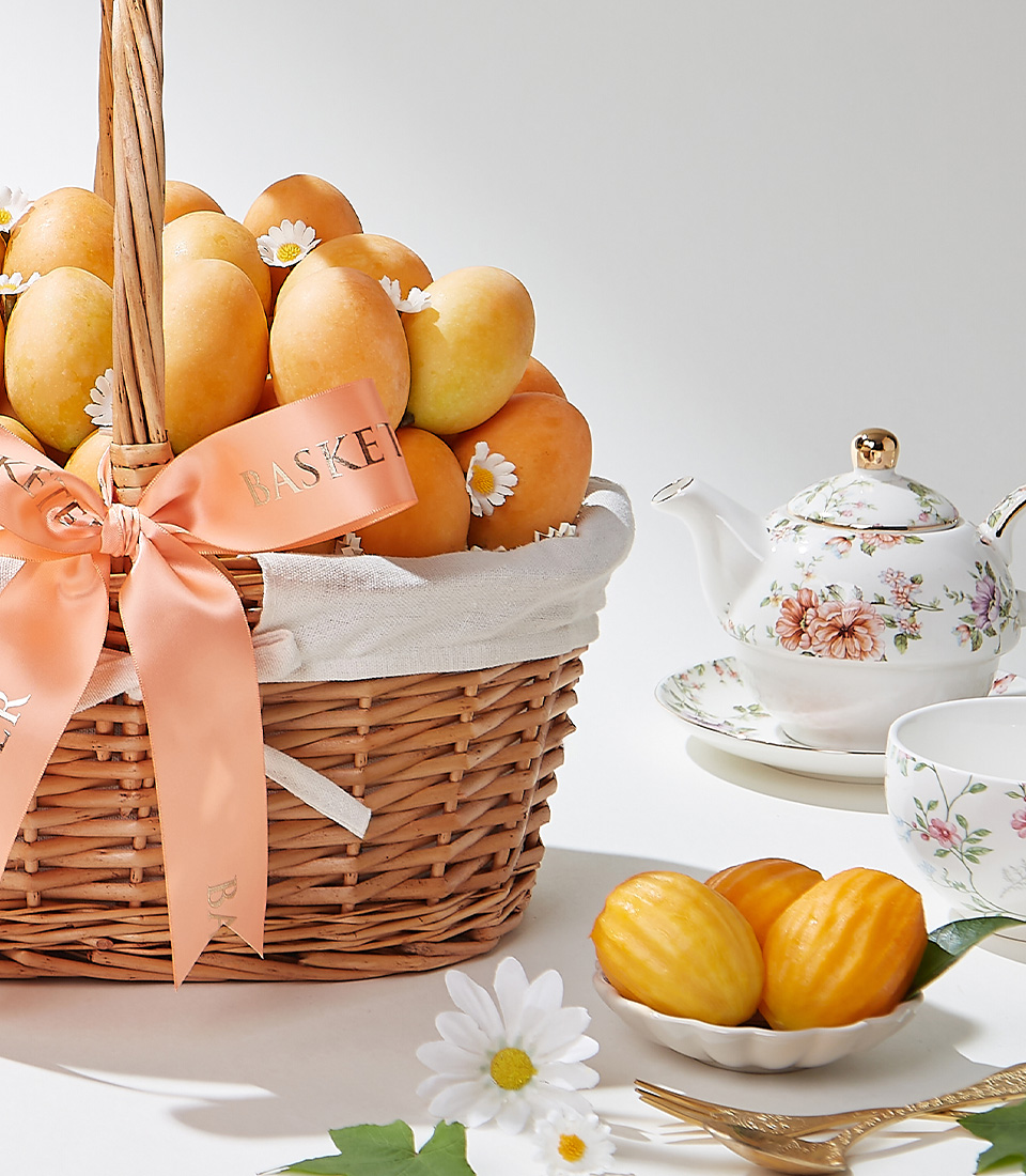 An opulent handwoven wicker basket, gracefully adorned with pristine white daisies and an elegant satin ribbon, filled with 2 kg of the finest, sun-kissed Mayongchid (Marian Plum)—a true symbol of luxury and exclusivity.
