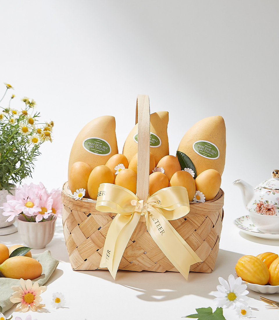 A magnificent handwoven basket, elegantly filled with 2.5 kg of premium Mayongchid (Marian Plum) and Nam Dok Mai Mangoes, adorned with delicate floral touches and a satin ribbon—a truly luxurious fruit indulgence.