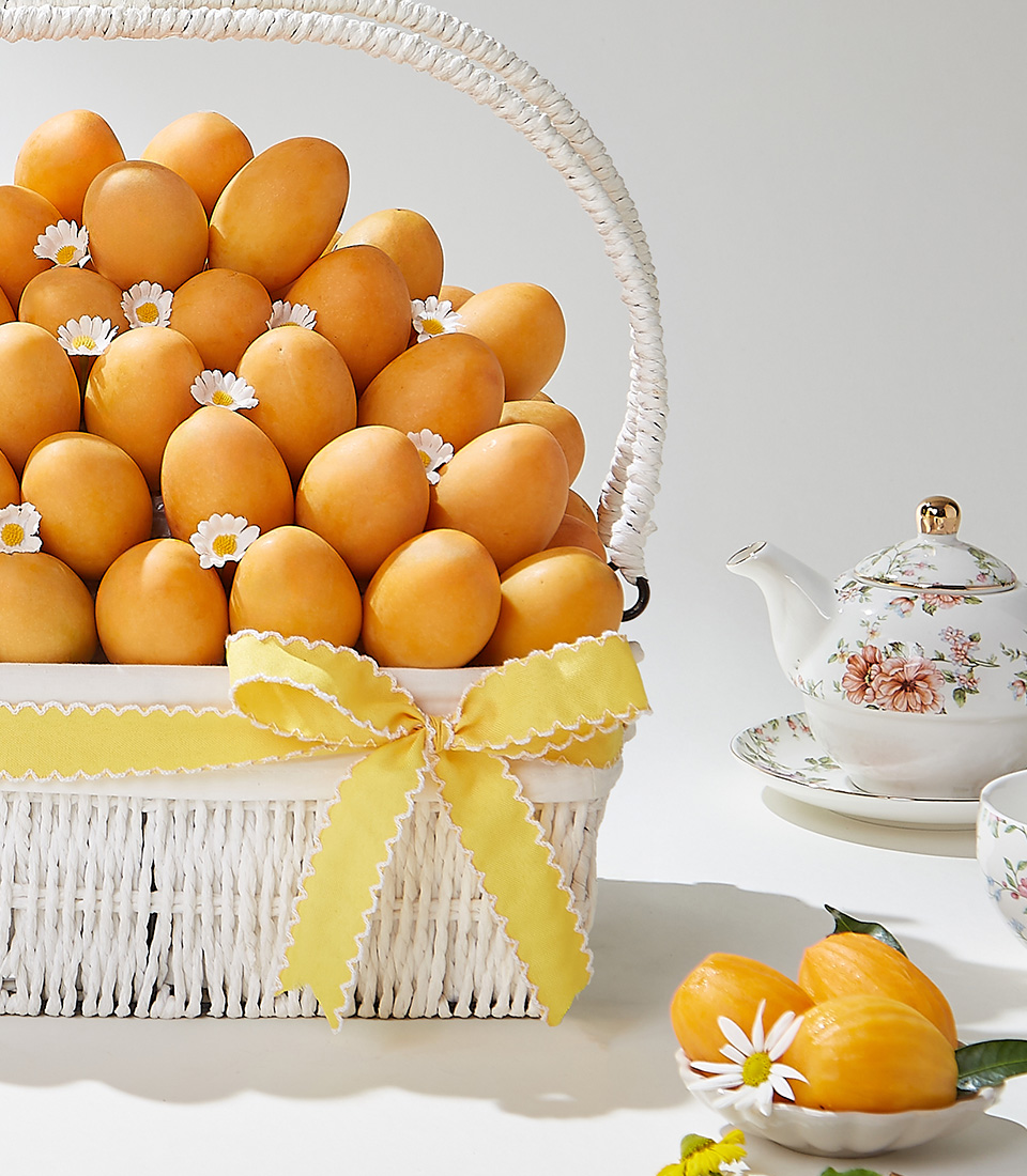 A white wicker basket filled with 4 kg of premium Mayongchids from Nakhon Nayok beautifully arranged with white daisies and a yellow ribbon
