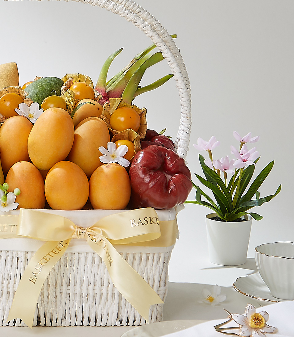 Exquisite Mango and Sticky Rice Gift Basket for a Luxurious Treat