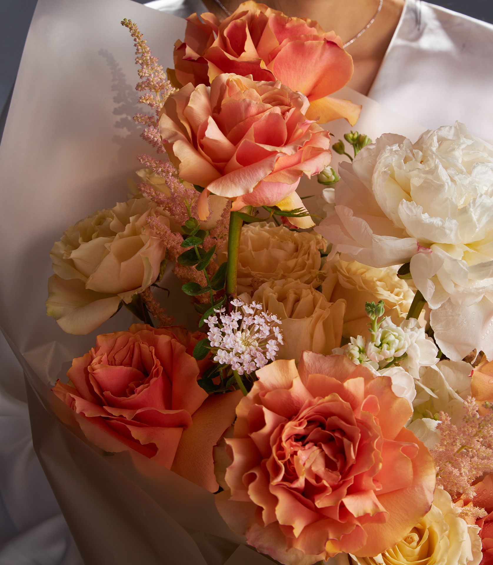 A beautiful choice bouquet for wedding anniversaries, congratulatory milestones, or mothers' day surprises. The graceful blooms and soft pastel tones create a refined, heartfelt gift perfect for celebrating elegance, love, and appreciation in life's meaningful moments.